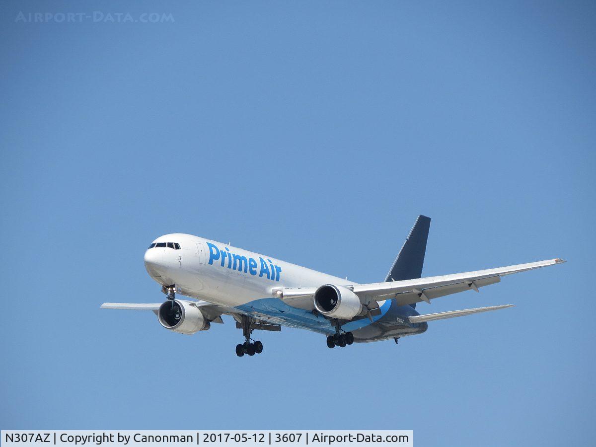 N307AZ, 1997 Boeing 767-338/ER C/N 28725, Landing
