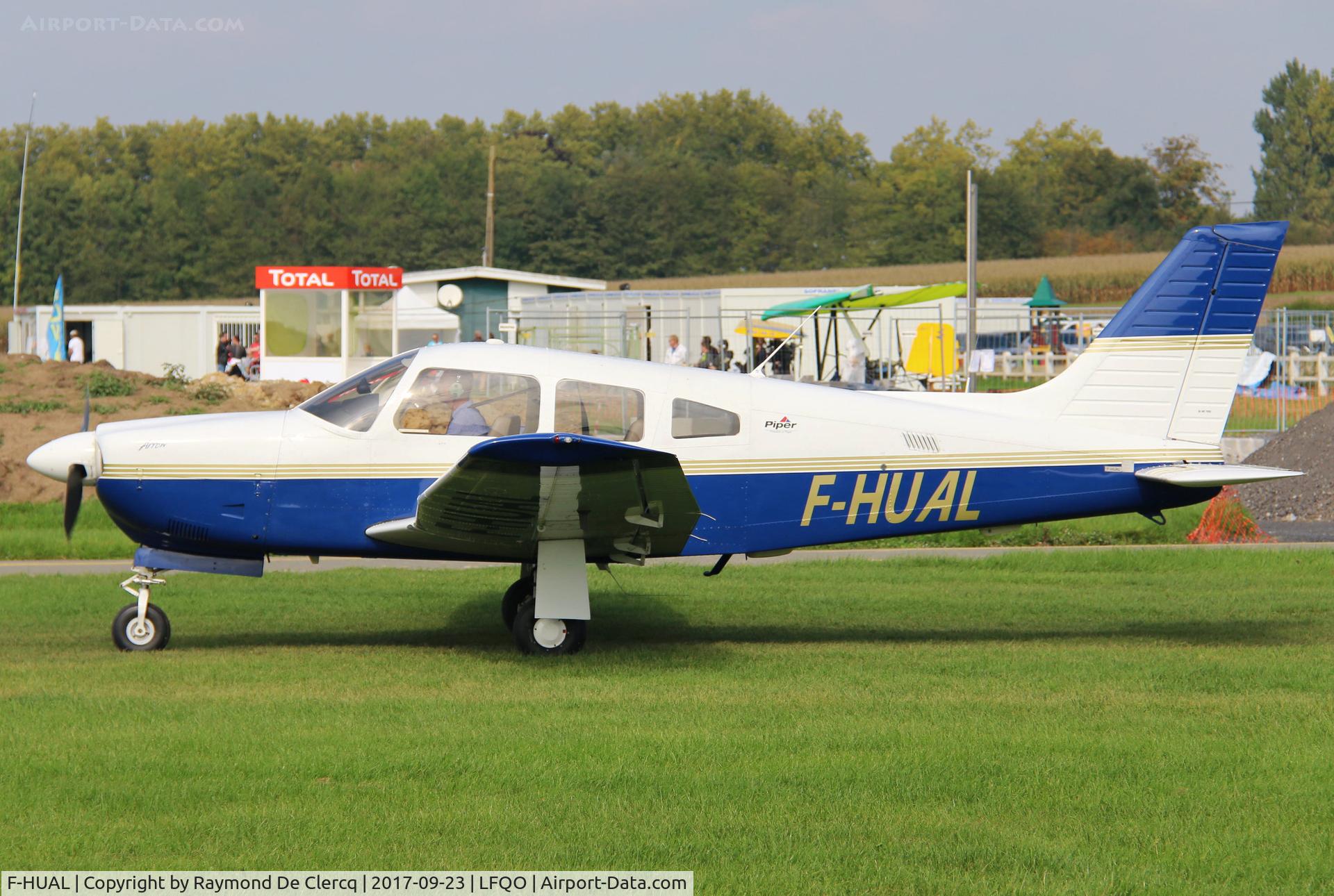 F-HUAL, 2007 Piper PA-28R-201 Cherokee Arrow III C/N 2844134, At Lille-Marcq.