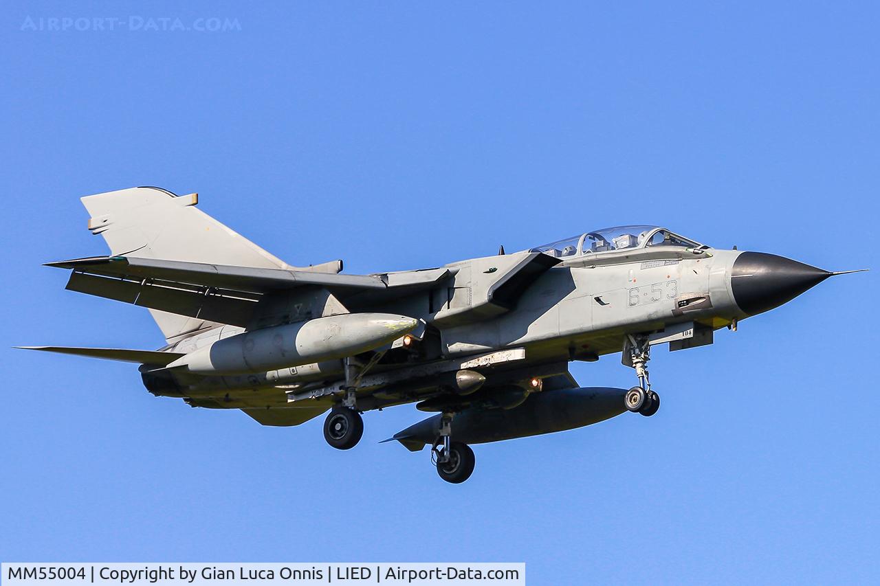 MM55004, Panavia Tornado IDS(T) C/N 144/IST005/5015, LANDING