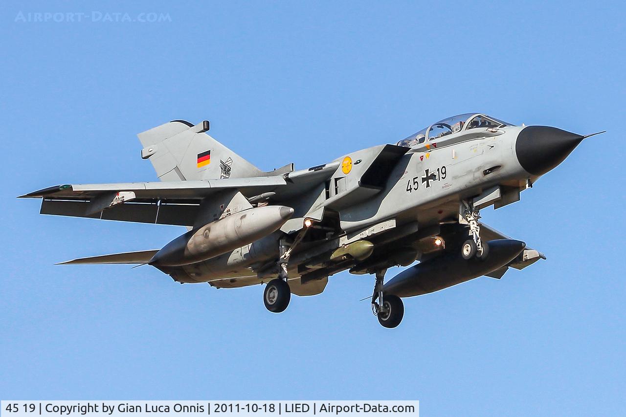 45 19, Panavia Tornado IDS C/N 551/GS167/4219, LANDING