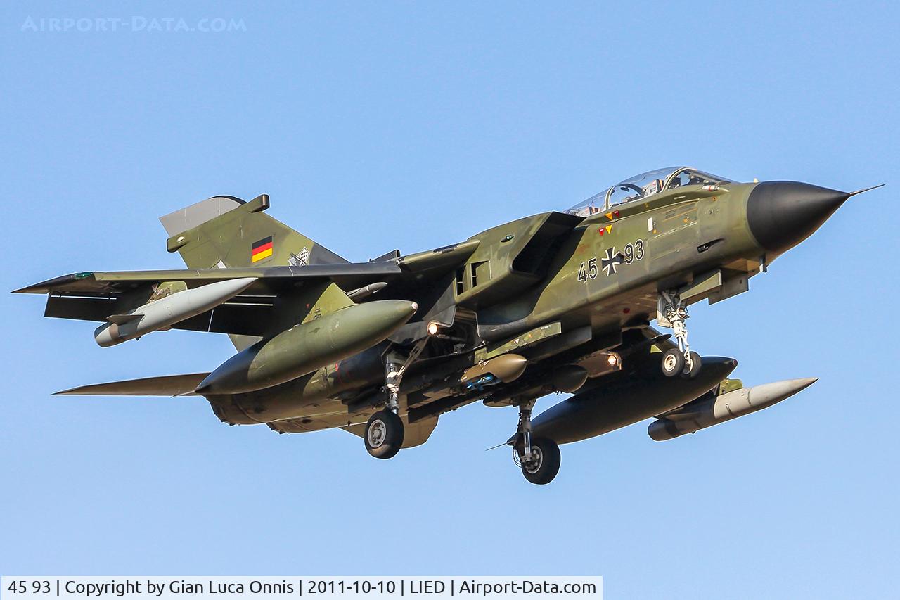 45 93, Panavia Tornado IDS C/N 727/GS234/4293, LANDING