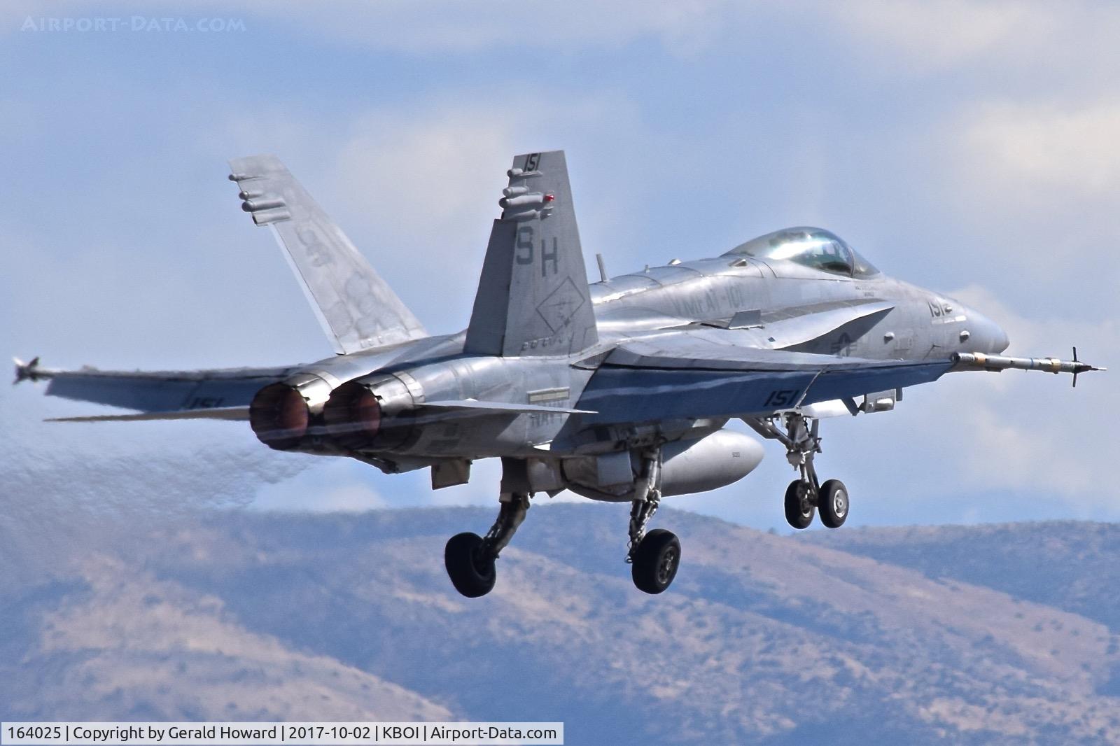 164025, 1990 McDonnell Douglas F/A-18C Hornet C/N 0909/C165, Departing RWY 10R.  VMFAT-101 