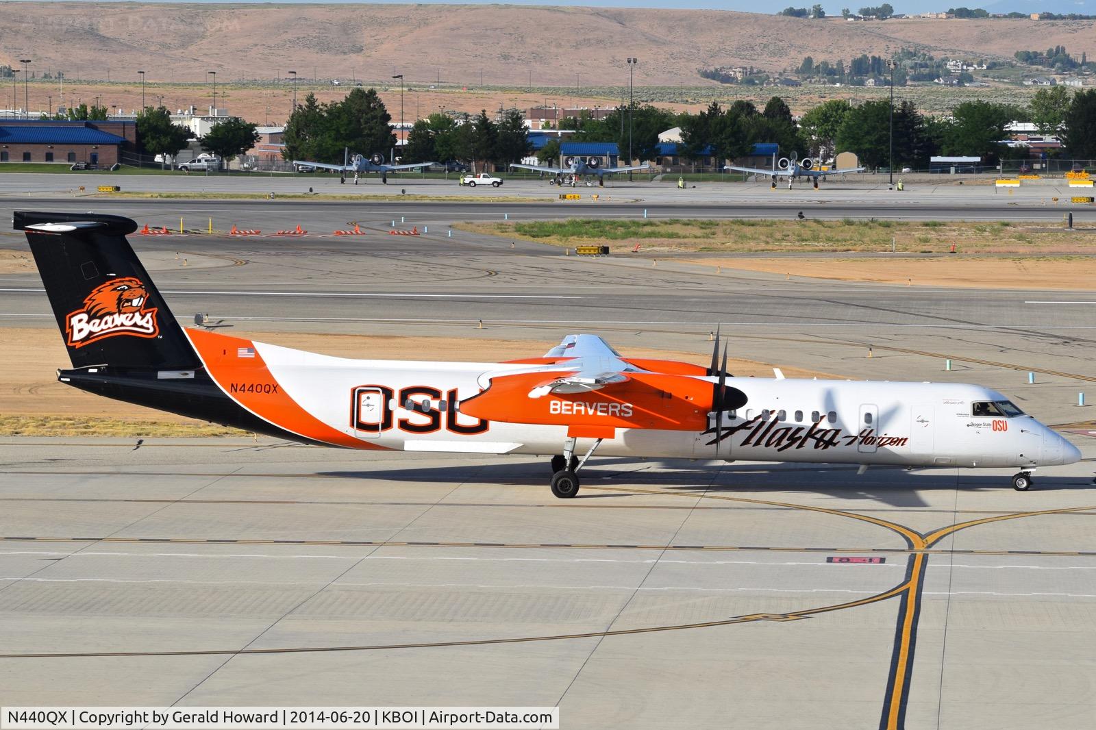 N440QX, 2010 Bombardier DHC-8-402 Dash 8 C/N 4347, Taxiing on Alpha.  Note the 