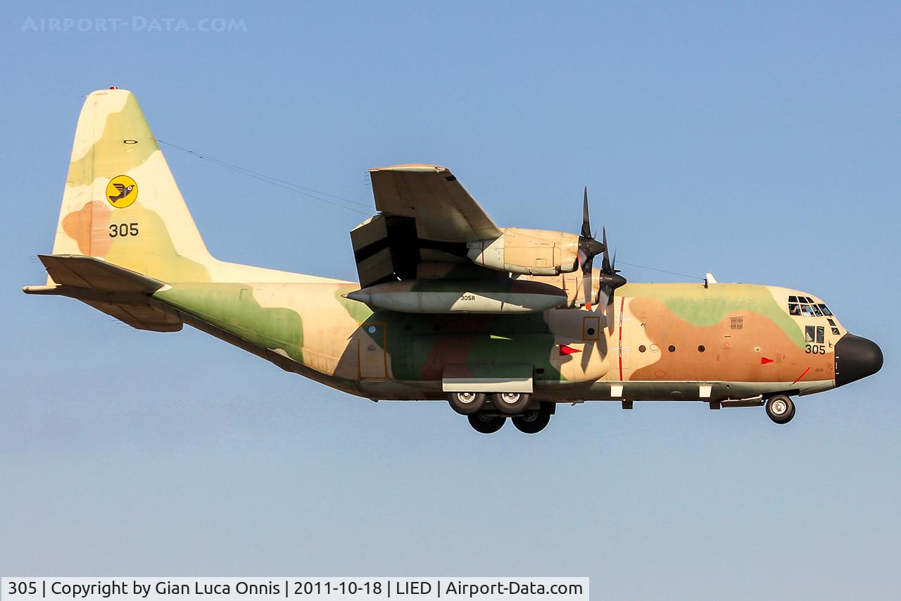 305, Lockheed C-130E Karnaf Hercules C/N 382-2913, LANDING