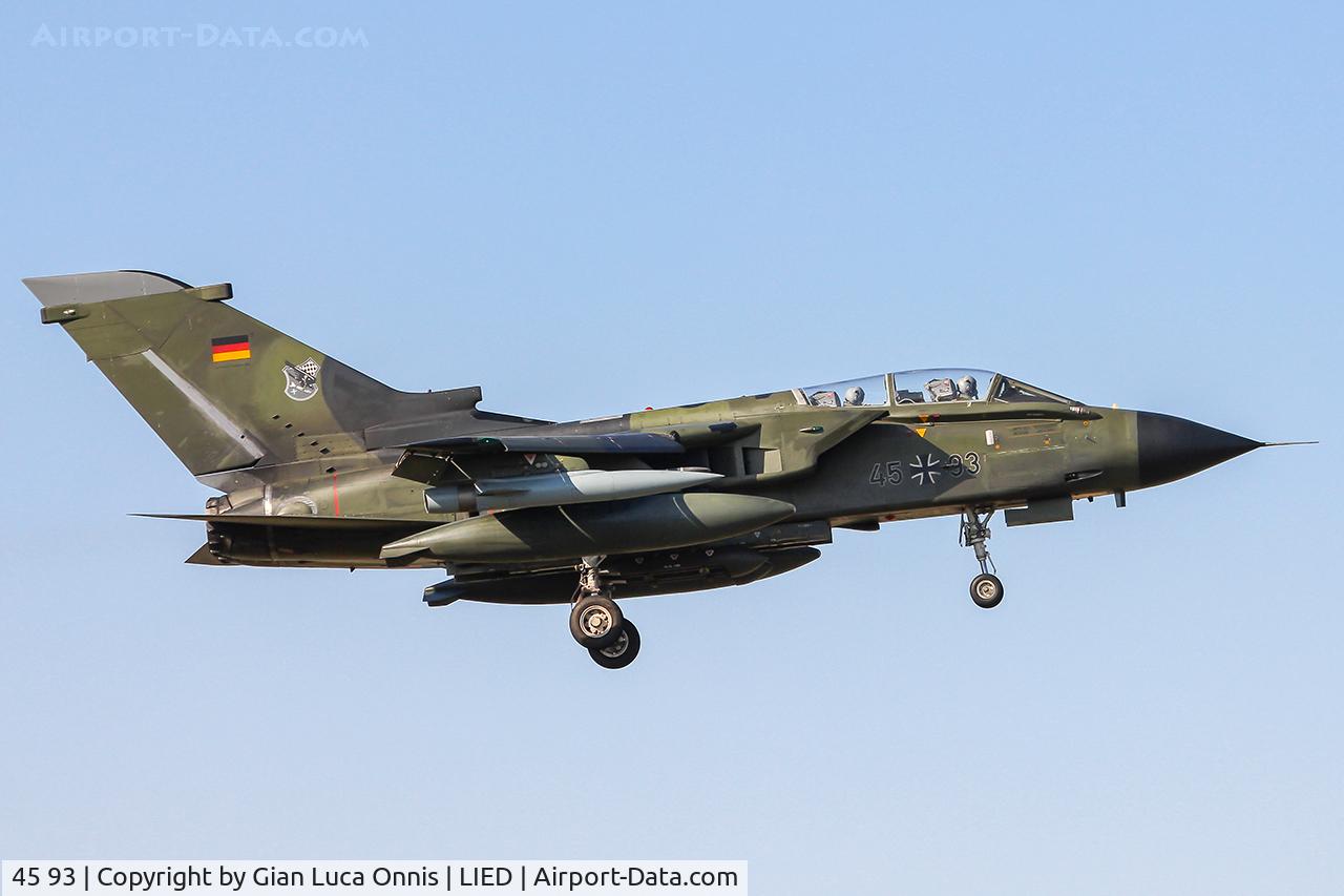 45 93, Panavia Tornado IDS C/N 727/GS234/4293, LANDING