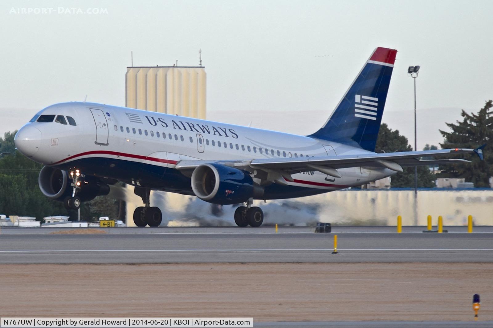 N767UW, 2000 Airbus A319-112 C/N 1382, Take of roll.