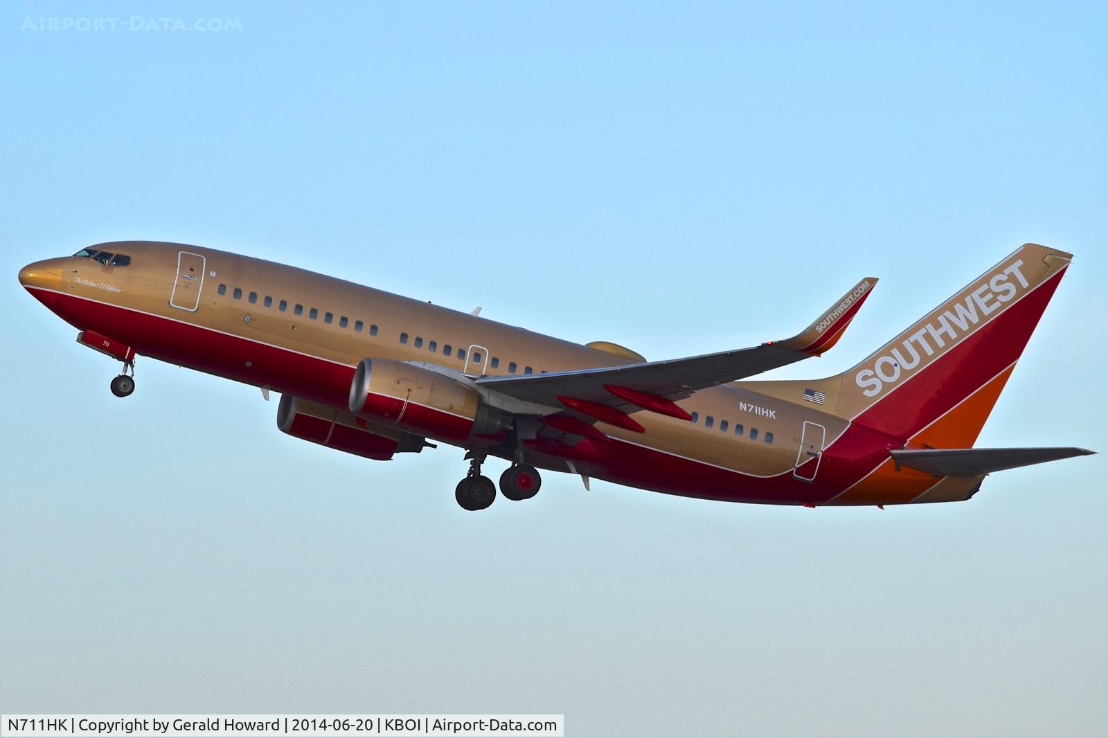 N711HK, 1998 Boeing 737-7H4 C/N 27845, Departing RWY 10L.