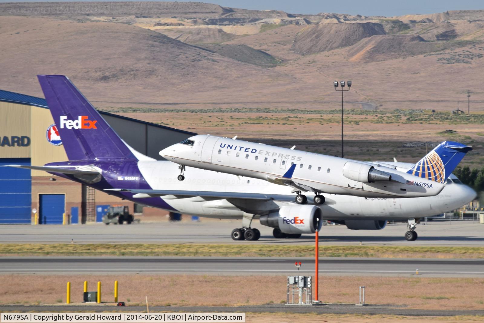 N679SA, 2002 Canadair CL-600-2B19 Regional Jet CRJ-200ER C/N 7652, Take off from RWY 10R.