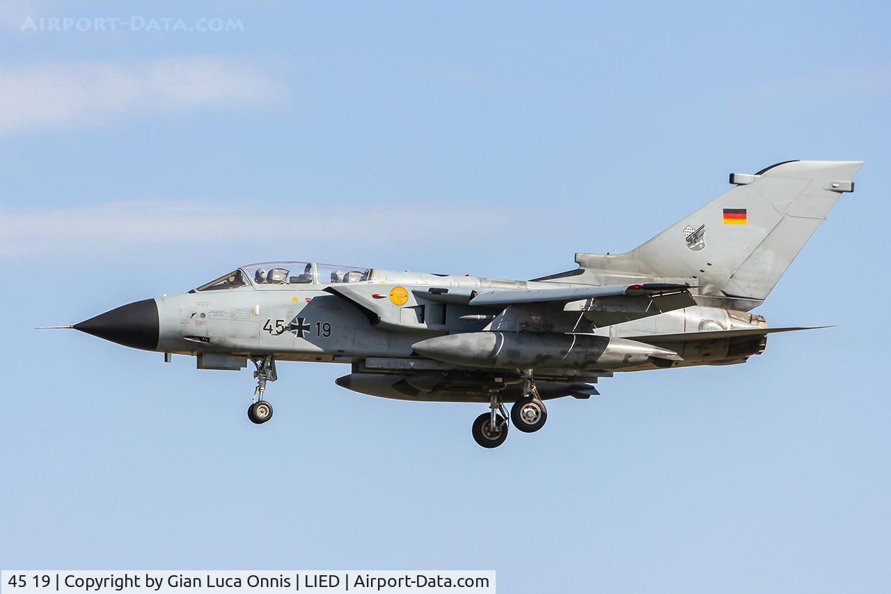 45 19, Panavia Tornado IDS C/N 551/GS167/4219, LANDING