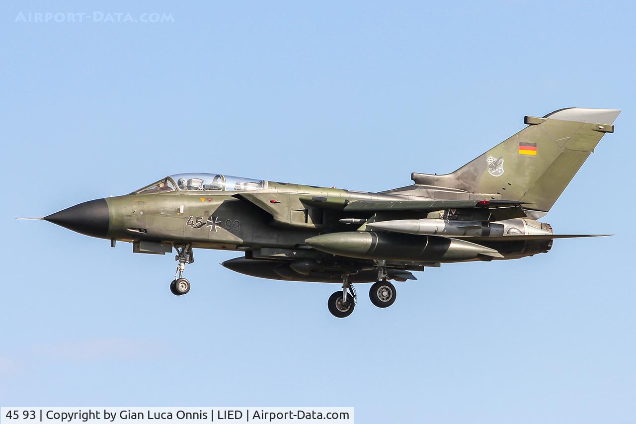 45 93, Panavia Tornado IDS C/N 727/GS234/4293, LANDING