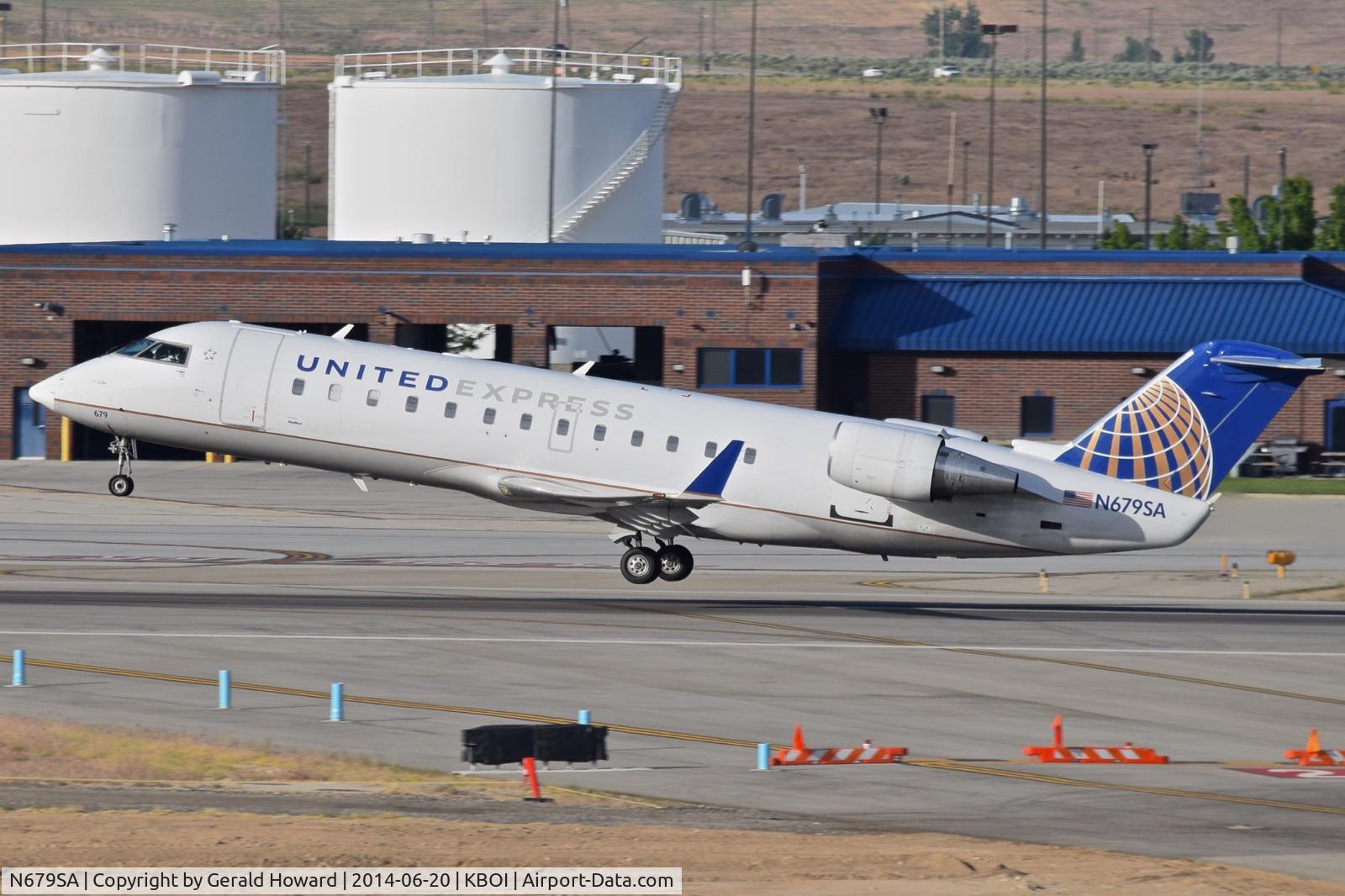 N679SA, 2002 Canadair CL-600-2B19 Regional Jet CRJ-200ER C/N 7652, Lift off from RWY 10R.