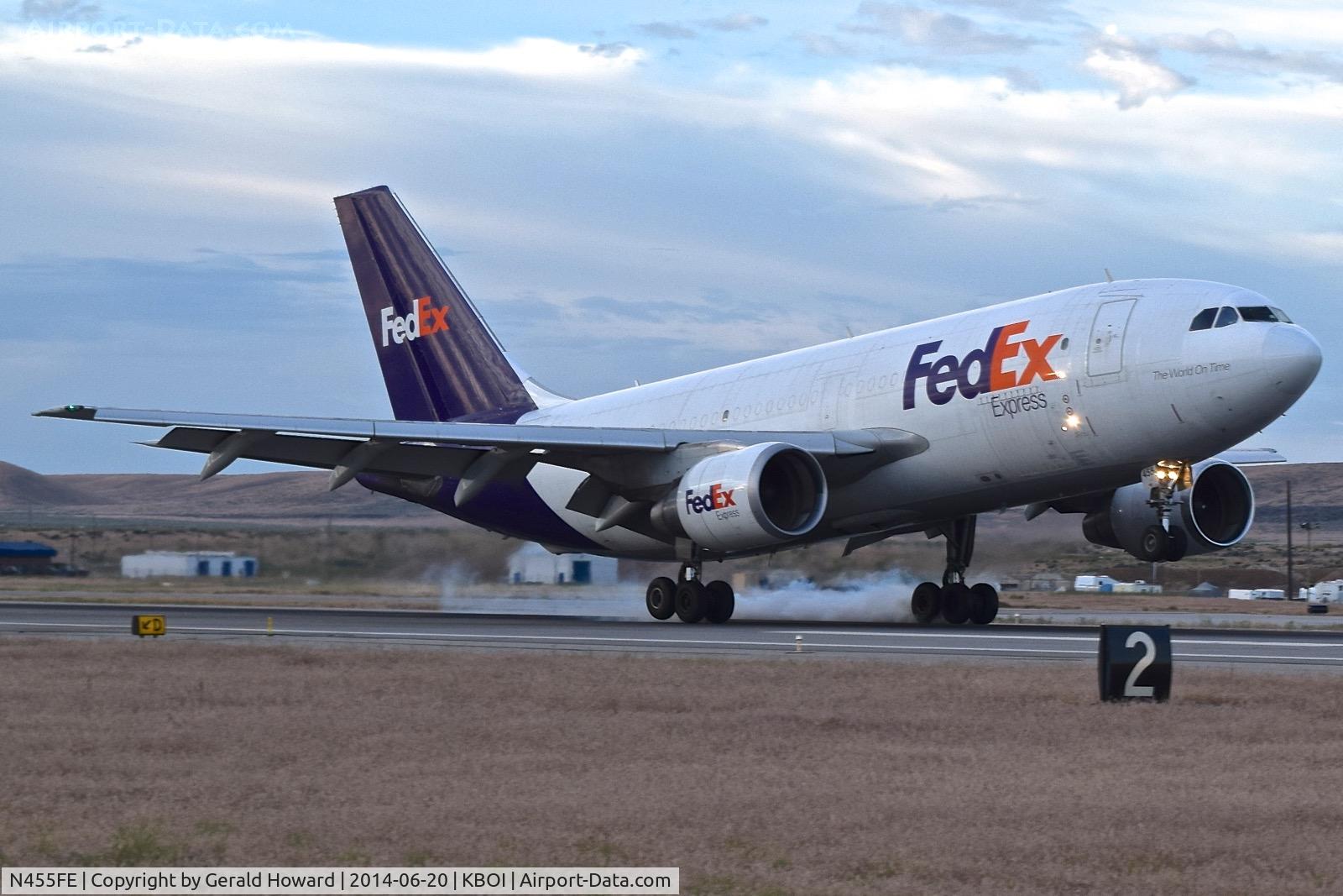 N455FE, Airbus A310-222 C/N 331, Landing RWY 28L.