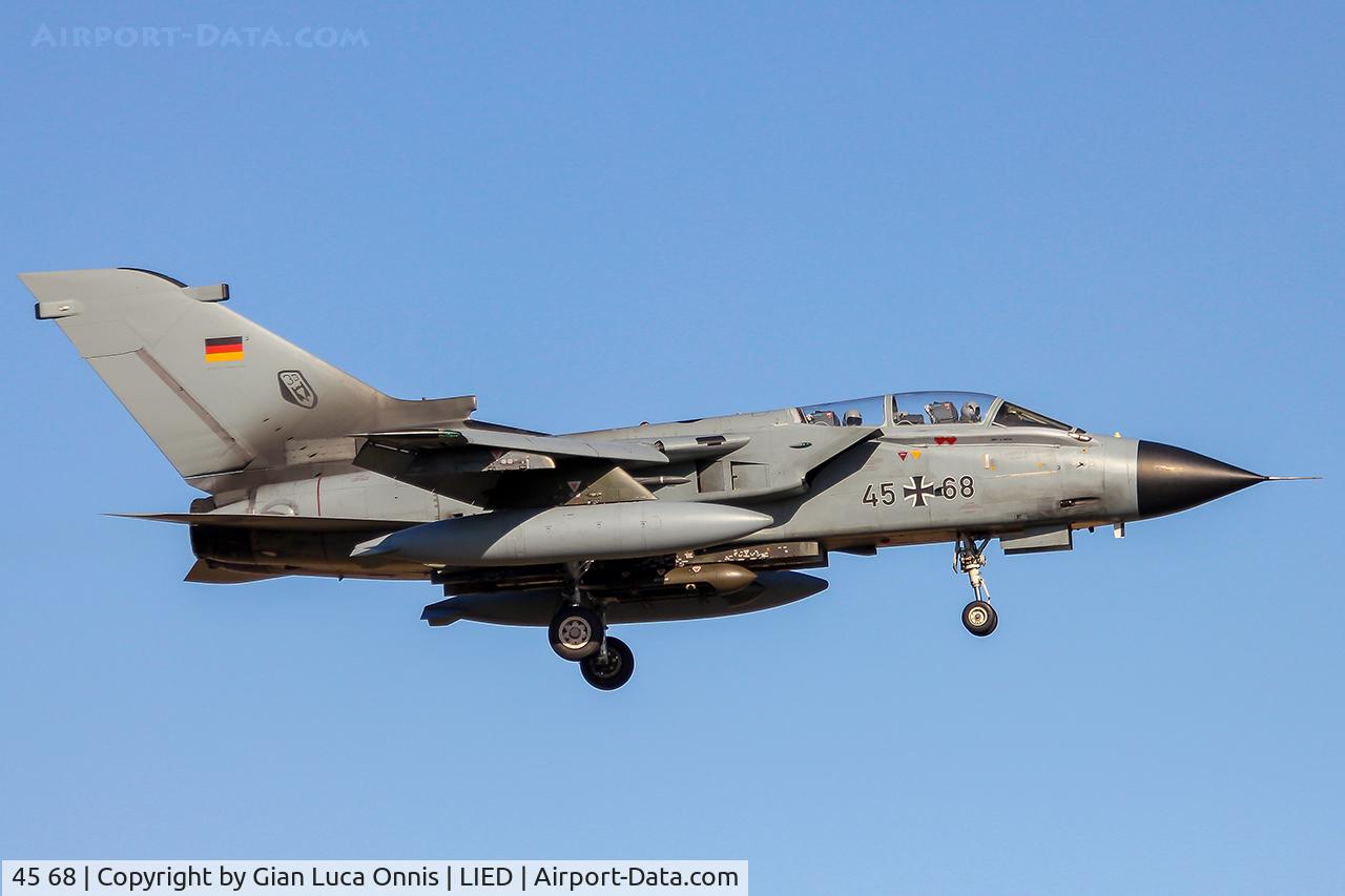 45 68, Panavia Tornado IDS C/N 670/GS212/4268, LANDING