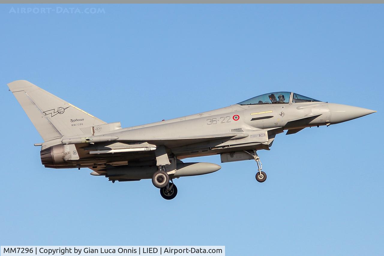 MM7296, Eurofighter EF-2000 Typhoon S C/N IS028, LANDING