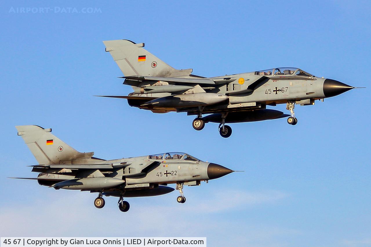 45 67, Panavia Tornado IDS C/N 668/GS211/4267, LANDING