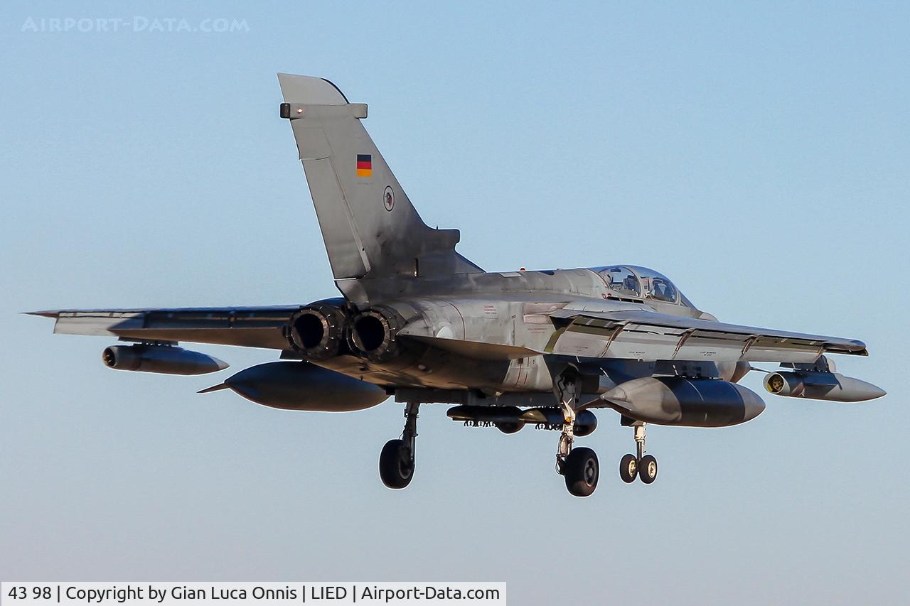 43 98, Panavia Tornado IDS C/N 253/GS065/4098, LANDING