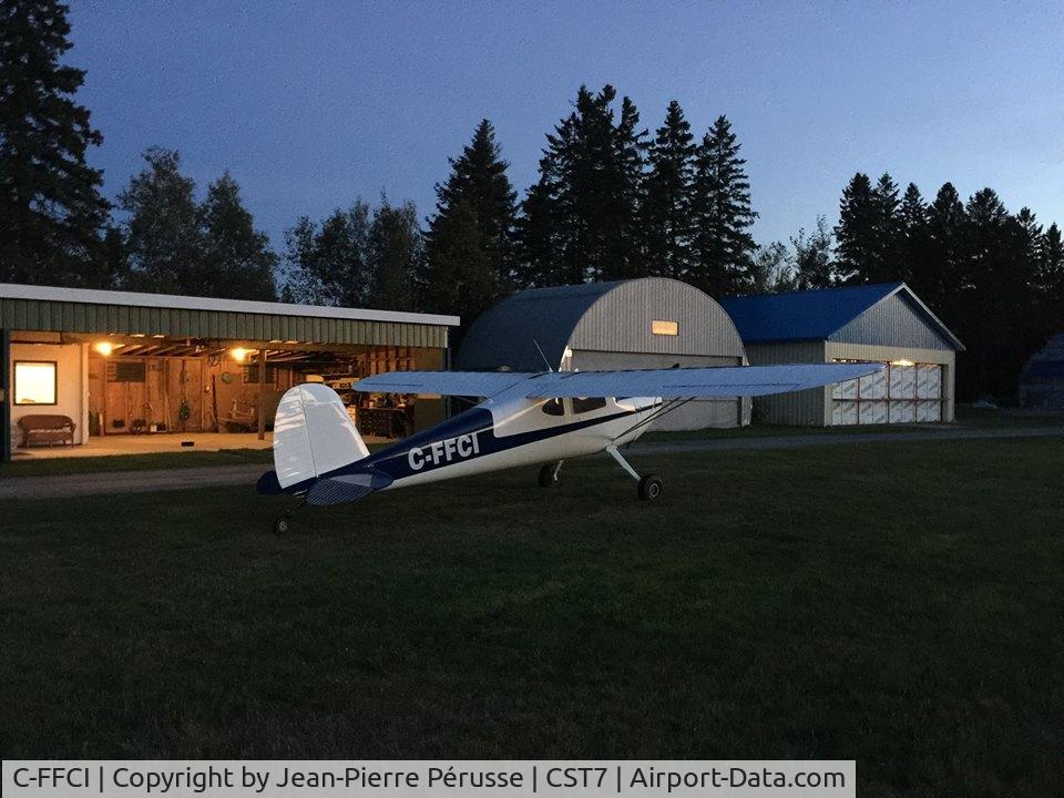 C-FFCI, 1947 Cessna 140X C/N 12947X, C-FFCI devant son hangar de St-Lambert de Lauzon à l'été 2016.