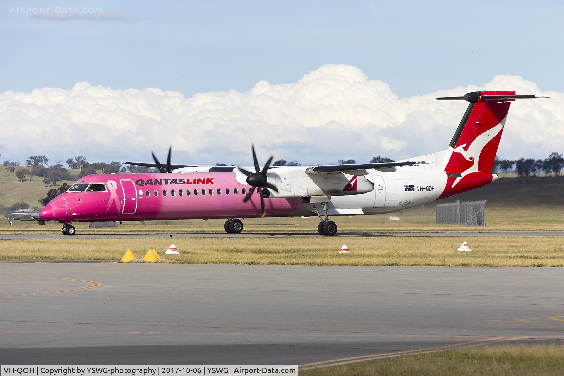 VH-QOH, 2006 Bombardier DHC-8-402 Dash 8 C/N 4132, QantasLink (VH-QOH) Bombardier DHC-8-402Q taxiing at Wagga Wagga Airport