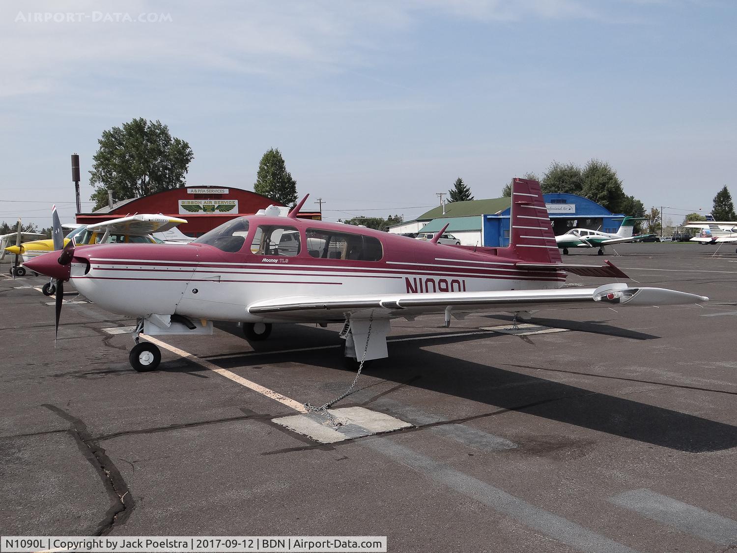 N1090L, 1990 Mooney M20M Bravo C/N 27-0053, N1090L at Bend muni airport
