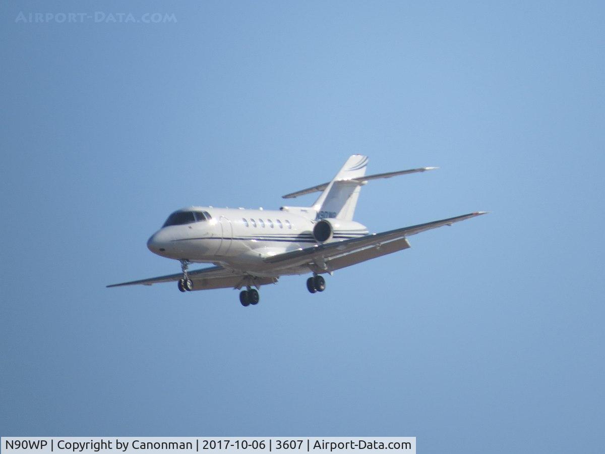 N90WP, 2004 Raytheon Hawker 800XP C/N 258692, Landing