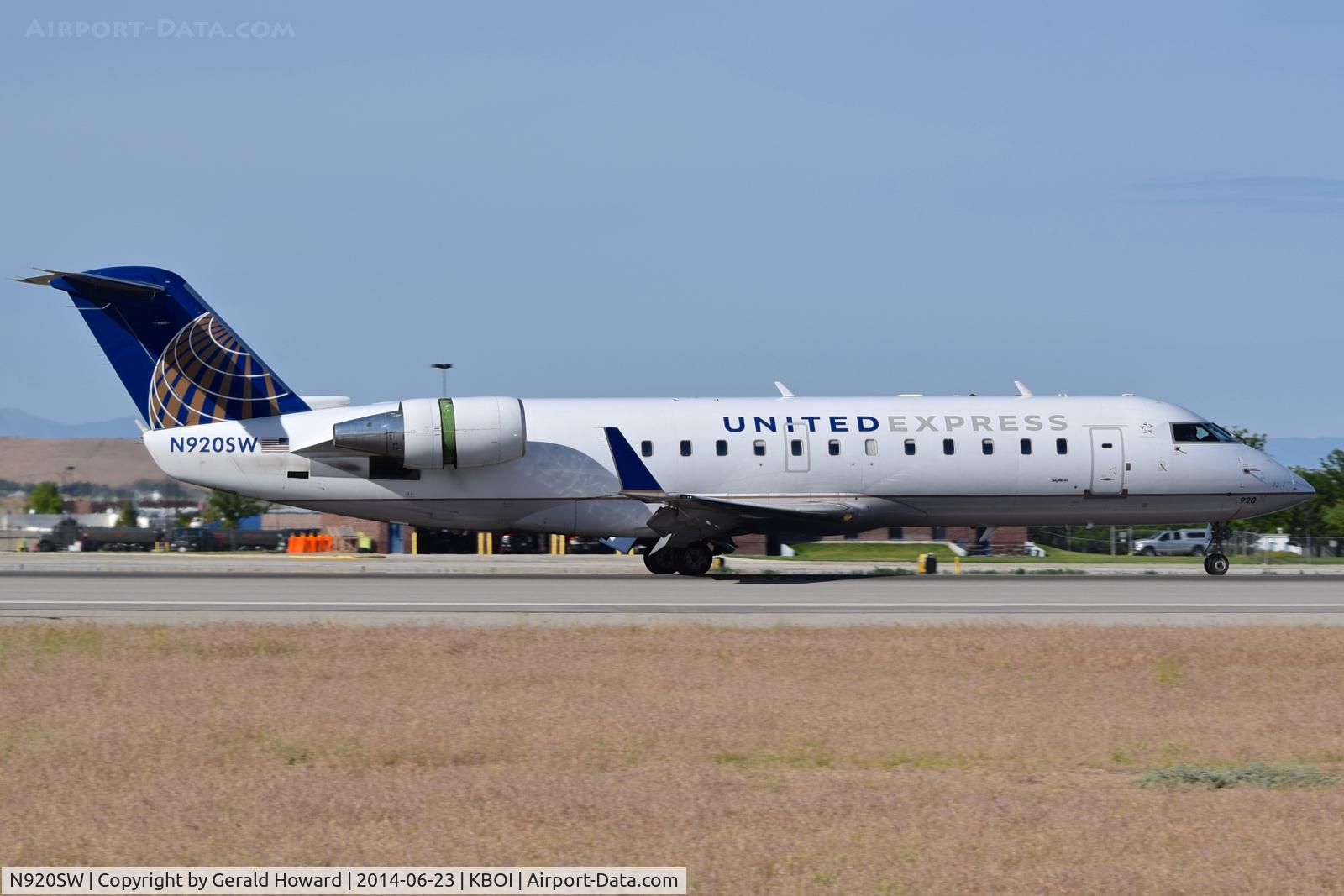 N920SW, 2002 Bombardier CRJ-200LR (CL-600-2B19) C/N 7660, Landing roll out on RWY 28L.