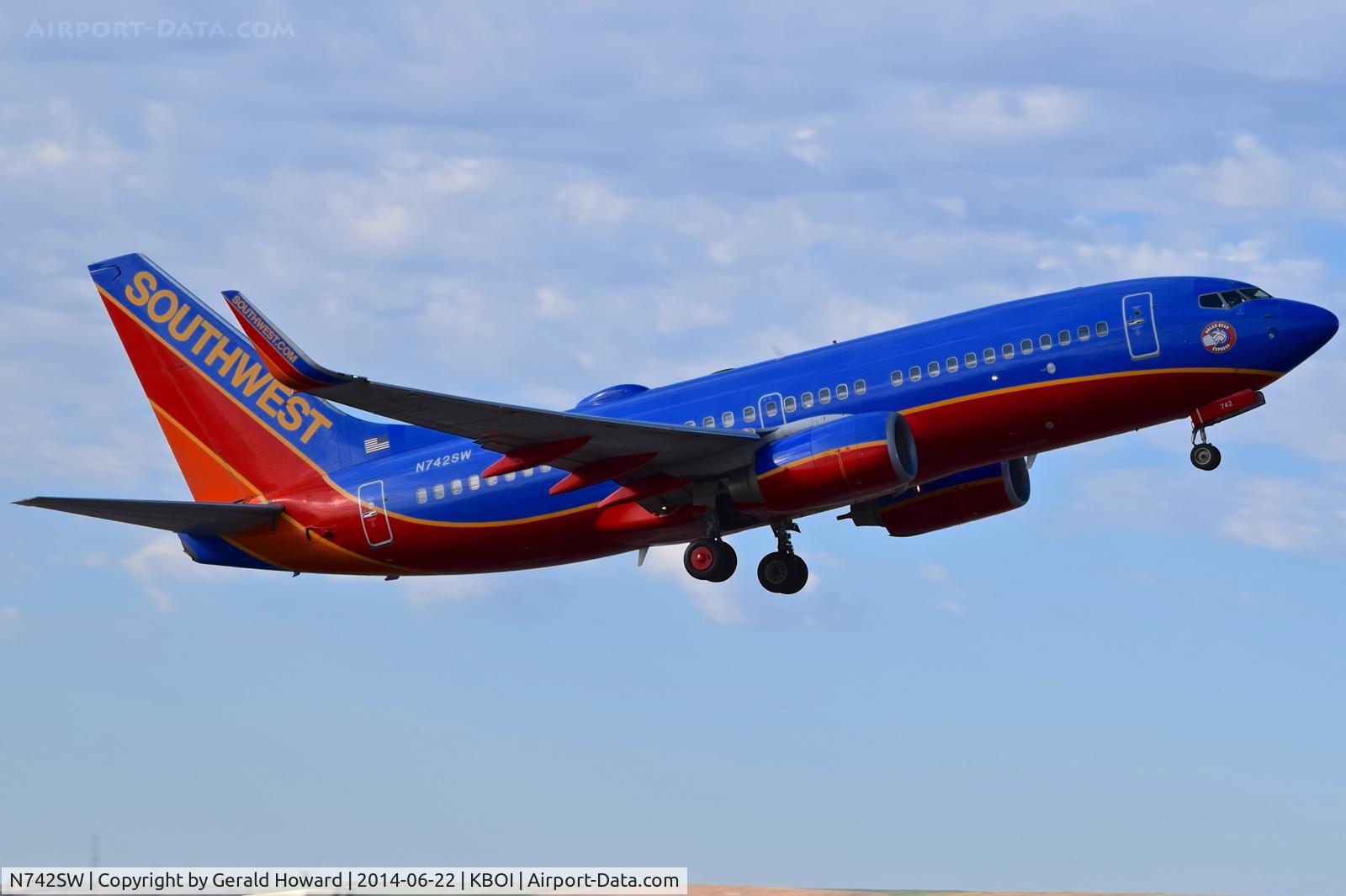 N742SW, 1998 Boeing 737-7H4 C/N 29278, Departing RWY 28L.
