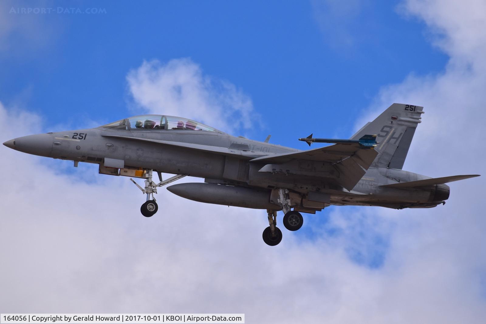 164056, 1990 McDonnell Douglas F/A-18D Hornet C/N 0946/D057, landing RWY 28L. VMFAT101 