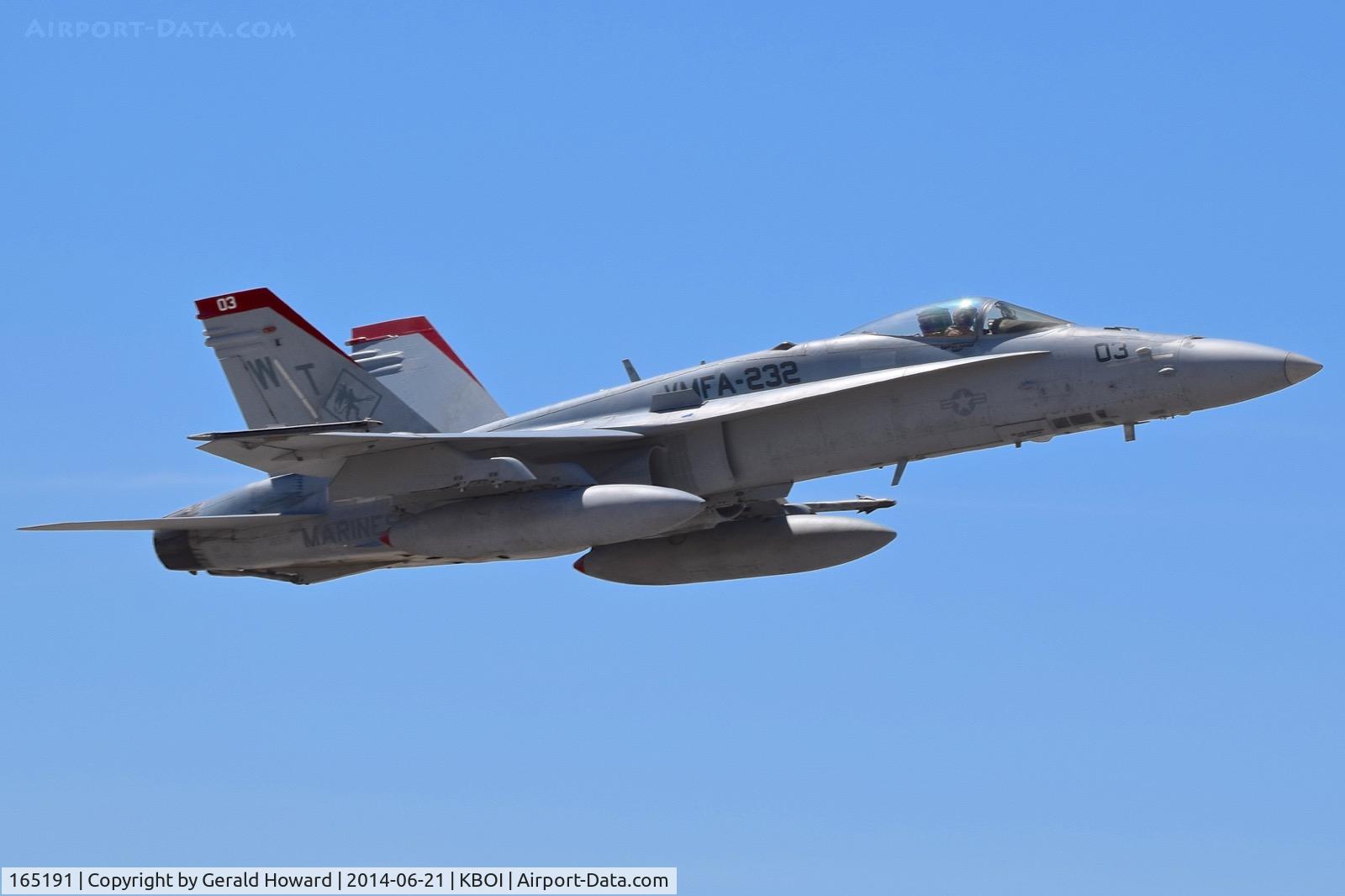 165191, McDonnell Douglas F/A-18C Hornet C/N 1331/C416, Departing RWY 28L. VMFA-232 