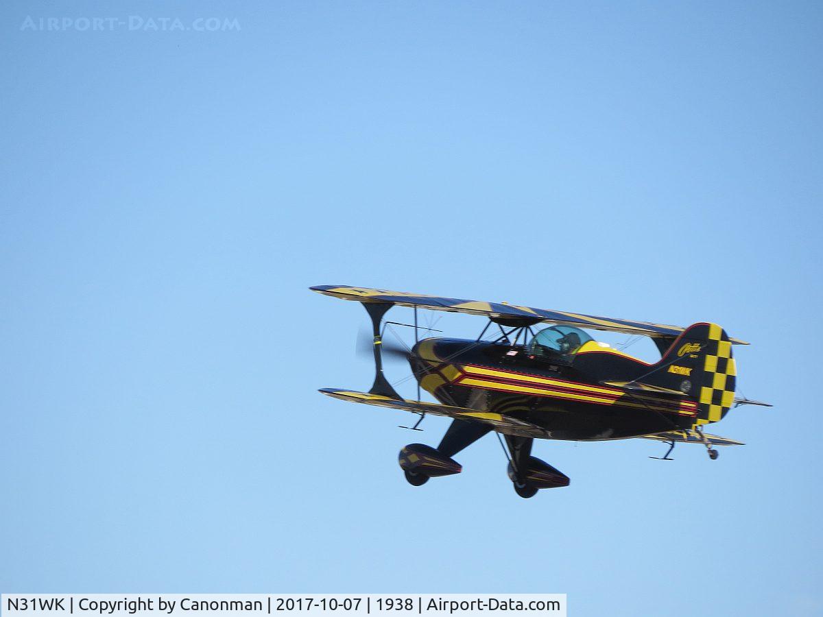 N31WK, 1995 Aviat Pitts S-1T Special C/N 1060, Lifting off