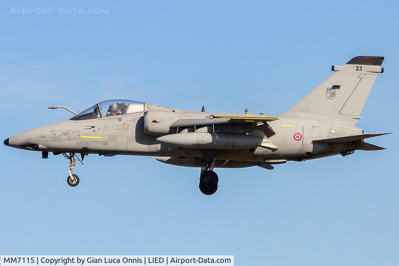 MM7115, 1990 AMX International AMX ACOL C/N IX027, LANDING