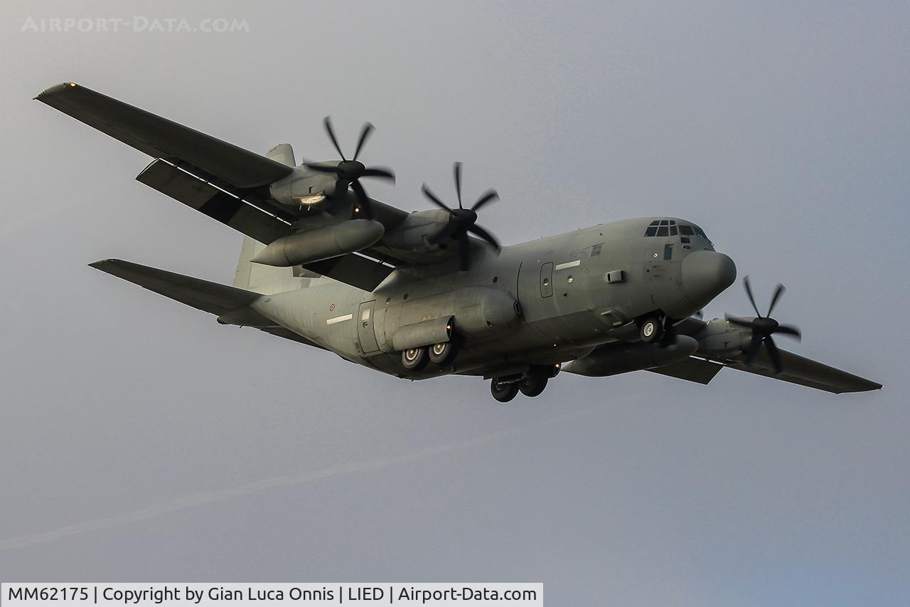 MM62175, 2000 Lockheed Martin C-130J Super Hercules C/N 382-5495, LANDING