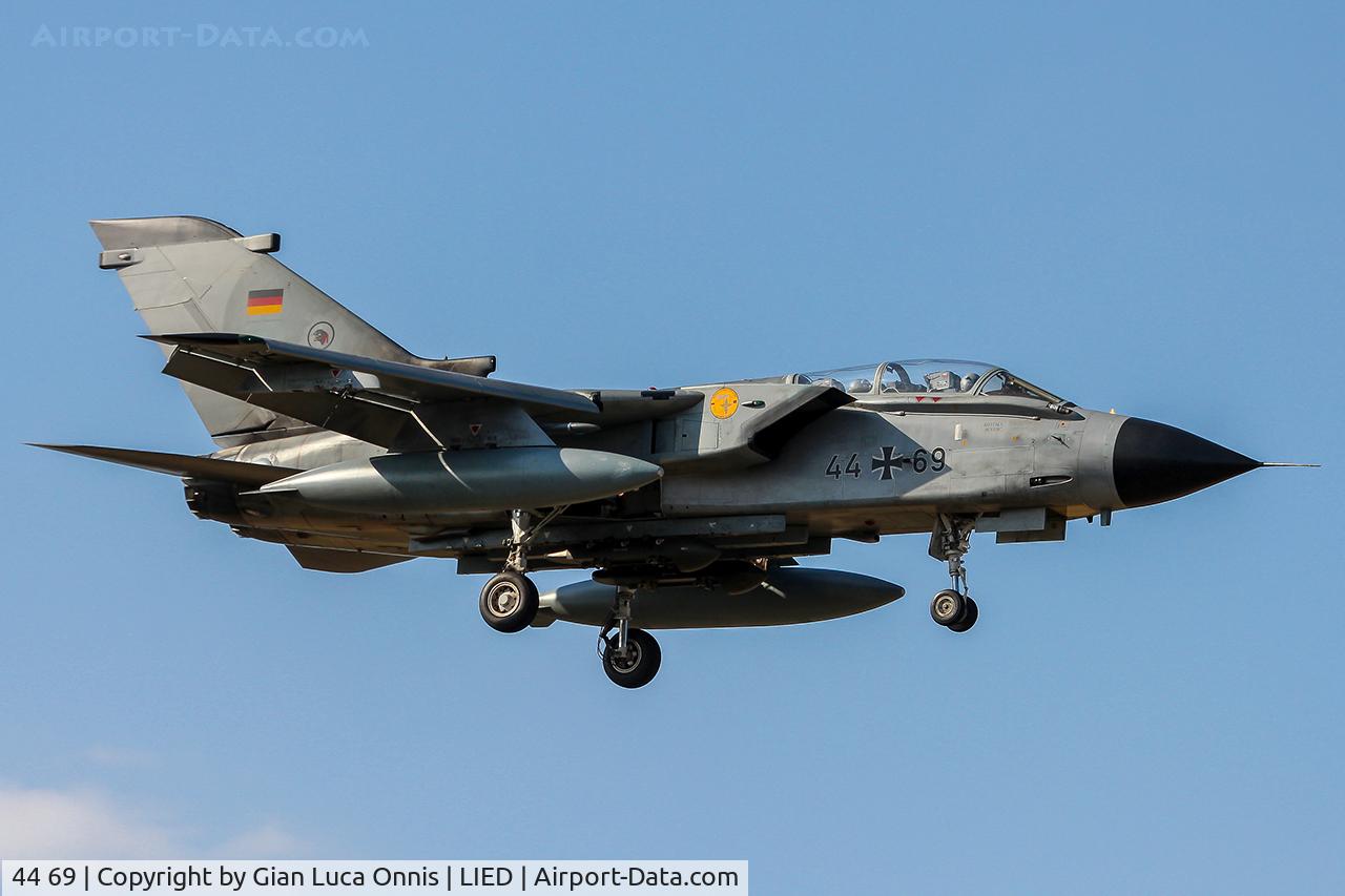 44 69, Panavia Tornado IDS C/N 427/GS126/4169, LANDING
