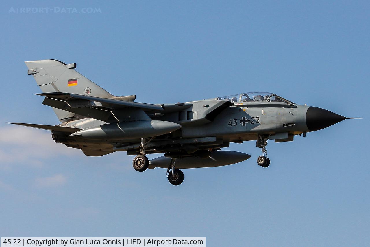 45 22, Panavia Tornado IDS C/N 558/GS170/4222, LANDING