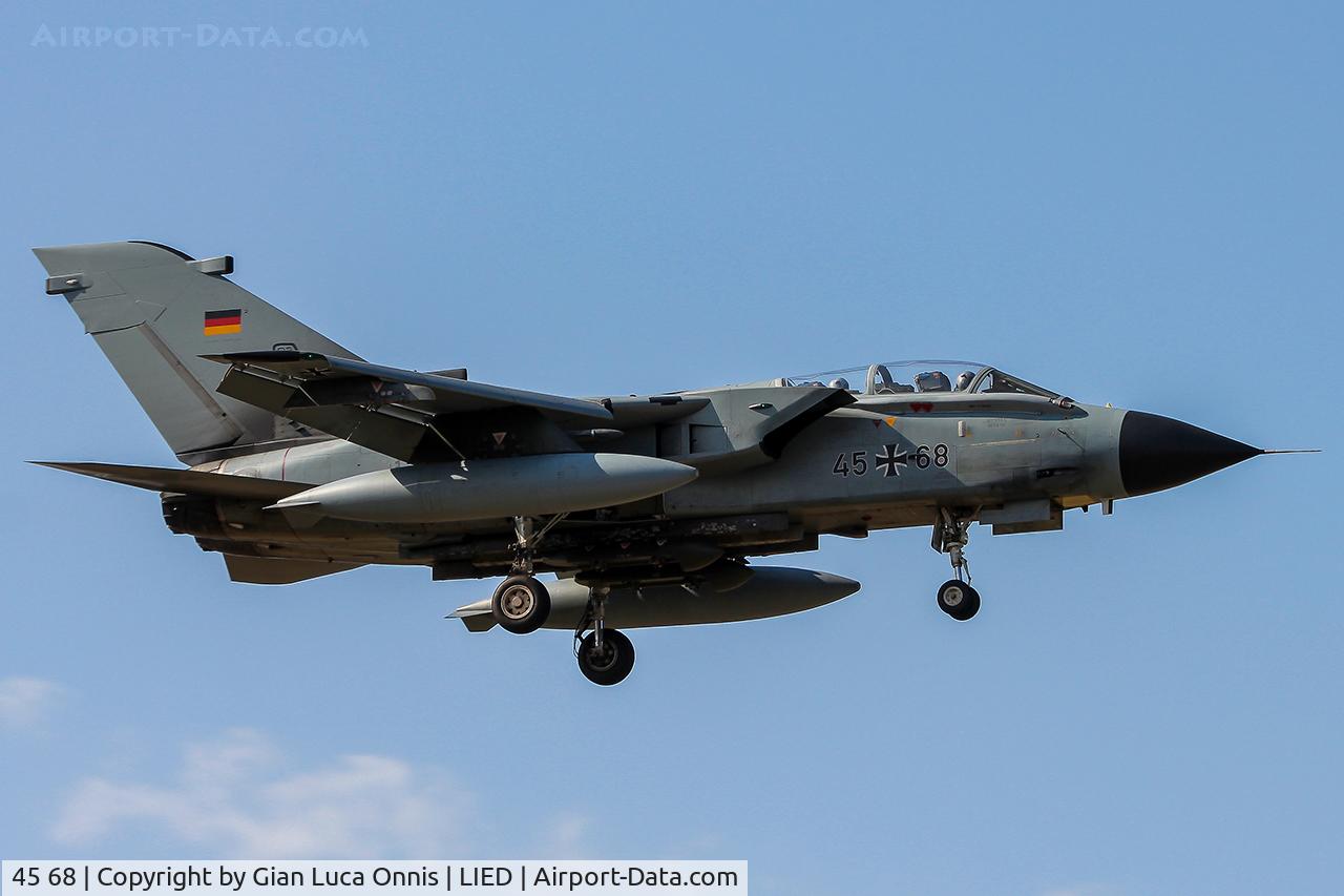 45 68, Panavia Tornado IDS C/N 670/GS212/4268, LANDING