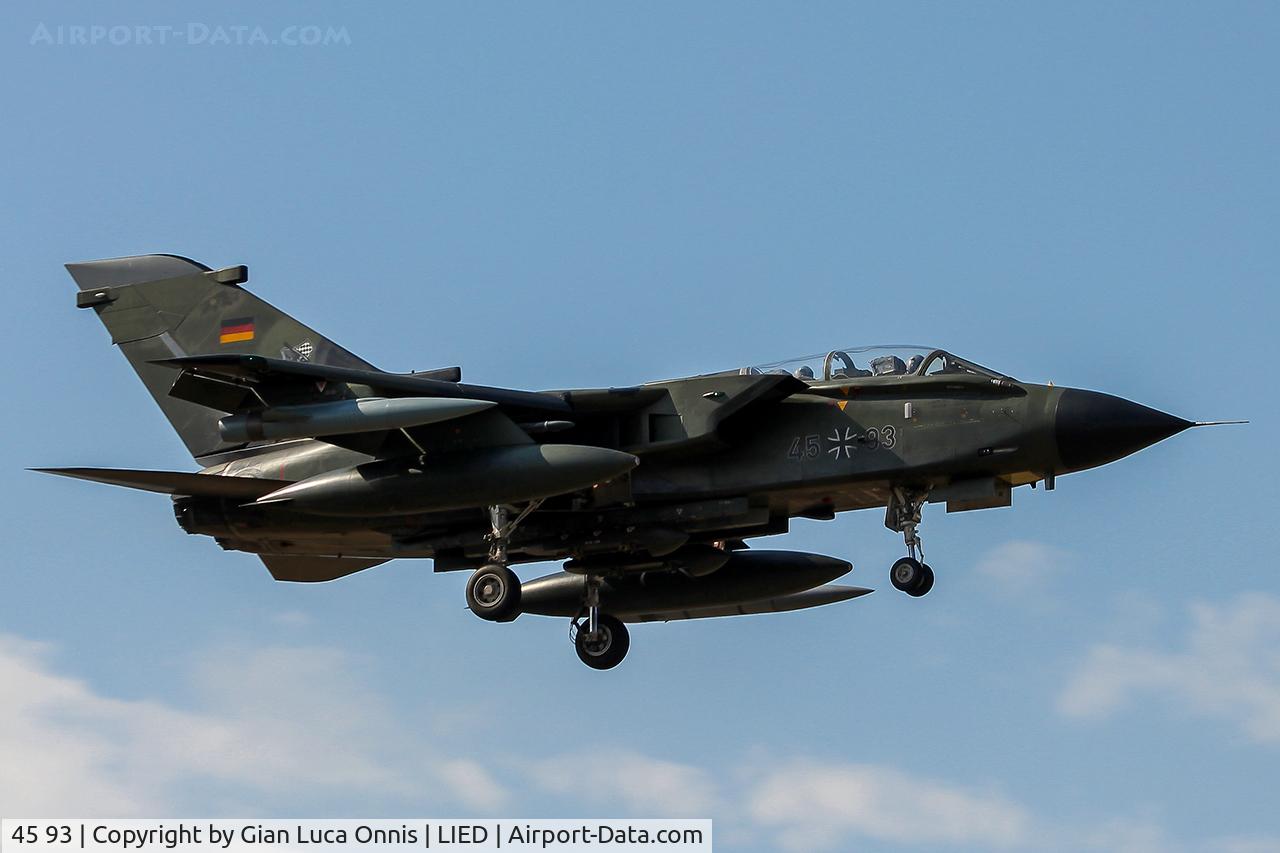 45 93, Panavia Tornado IDS C/N 727/GS234/4293, LANDING
