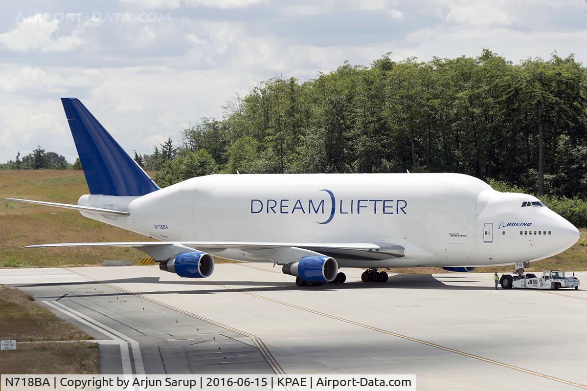 N718BA, 1992 Boeing 747-4H6 C/N 27042, Under tow before departure.