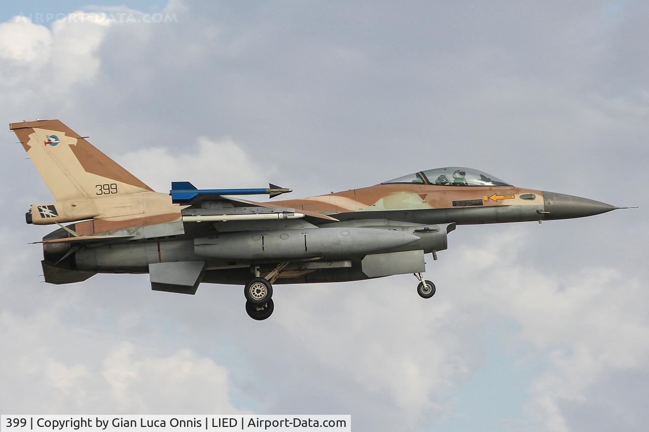 399, 1987 General Dynamics F-16C Barak C/N 4J-45, LANDING