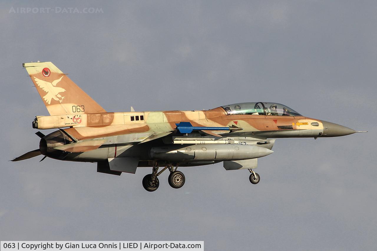063, 1988 General Dynamics F-16D Barak C/N 4K-17, LANDING