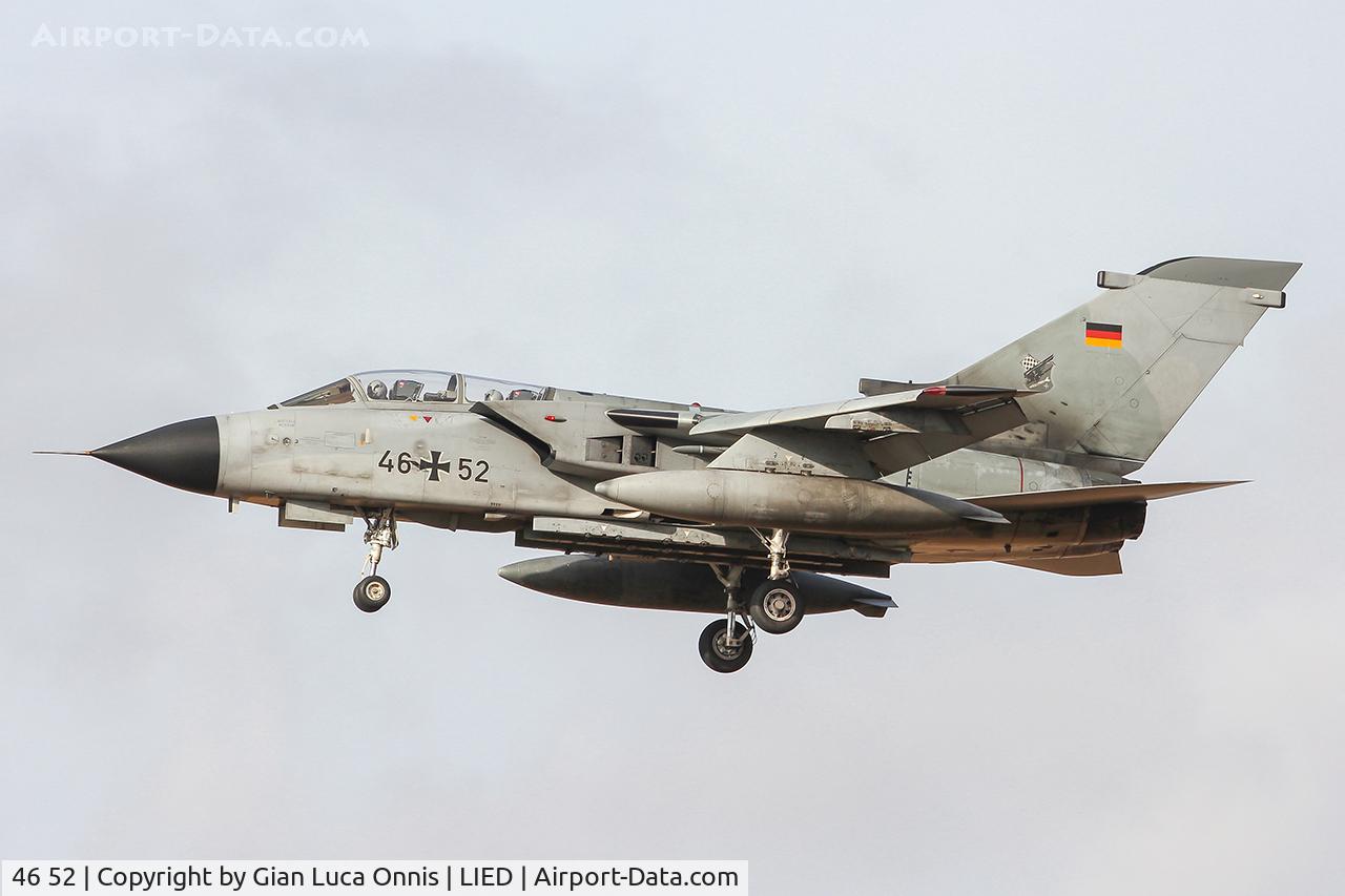 46 52, Panavia Tornado ECR C/N 894/GS285/4352, LANDING