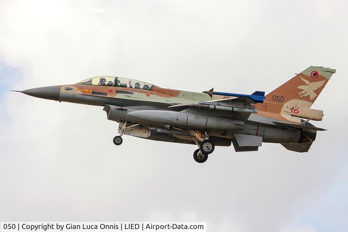 050, 1987 General Dynamics F-16D Barak C/N 4K-12, LANDING