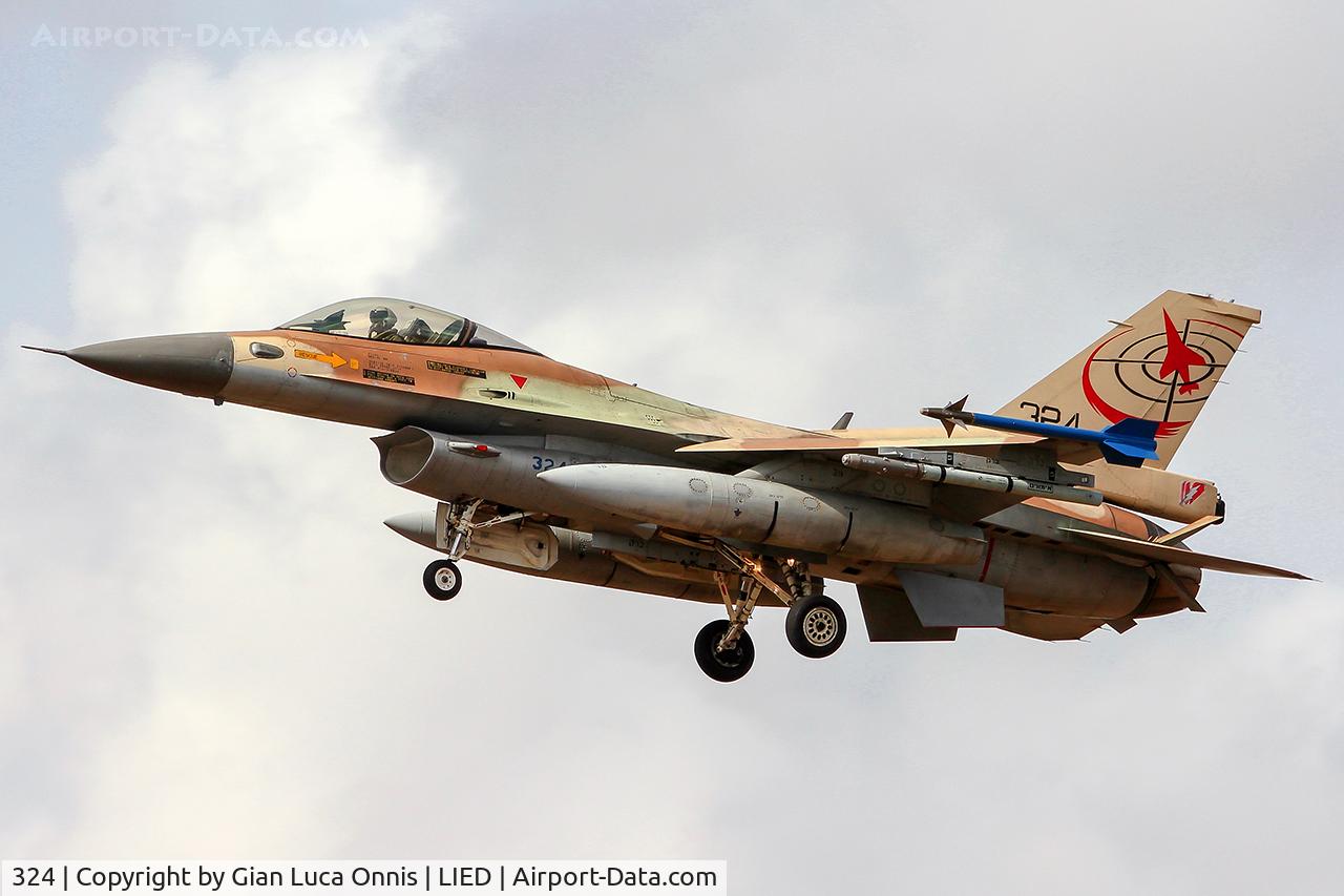324, 1986 General Dynamics F-16C Barak C/N 4J-11, LANDING