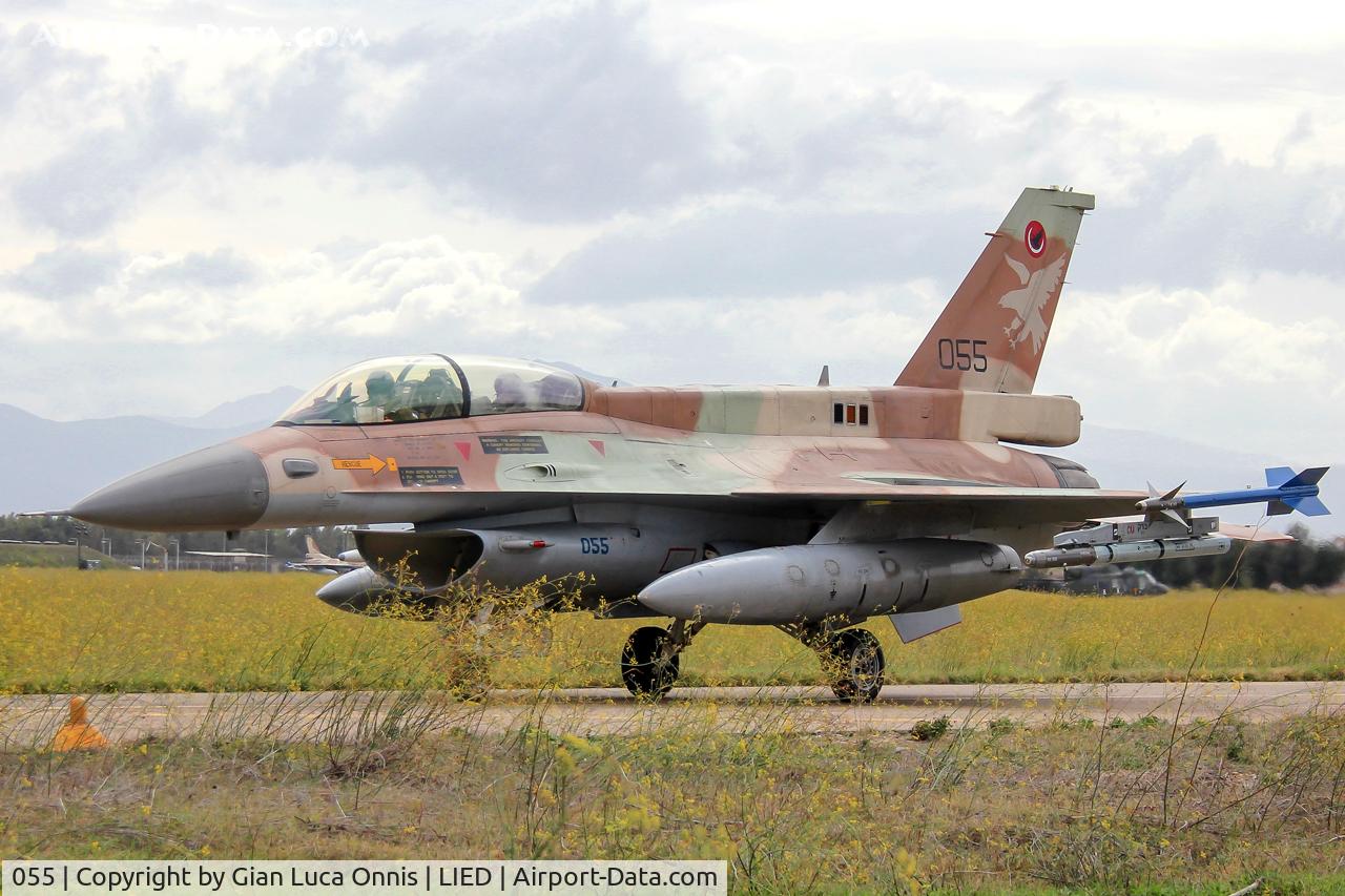 055, 1987 General Dynamics F-16D Barak C/N 4K-15, TAXI WAY