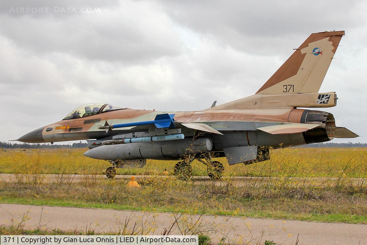 371, 1987 General Dynamics F-16C Barak C/N 4J-30, TAXI WAY