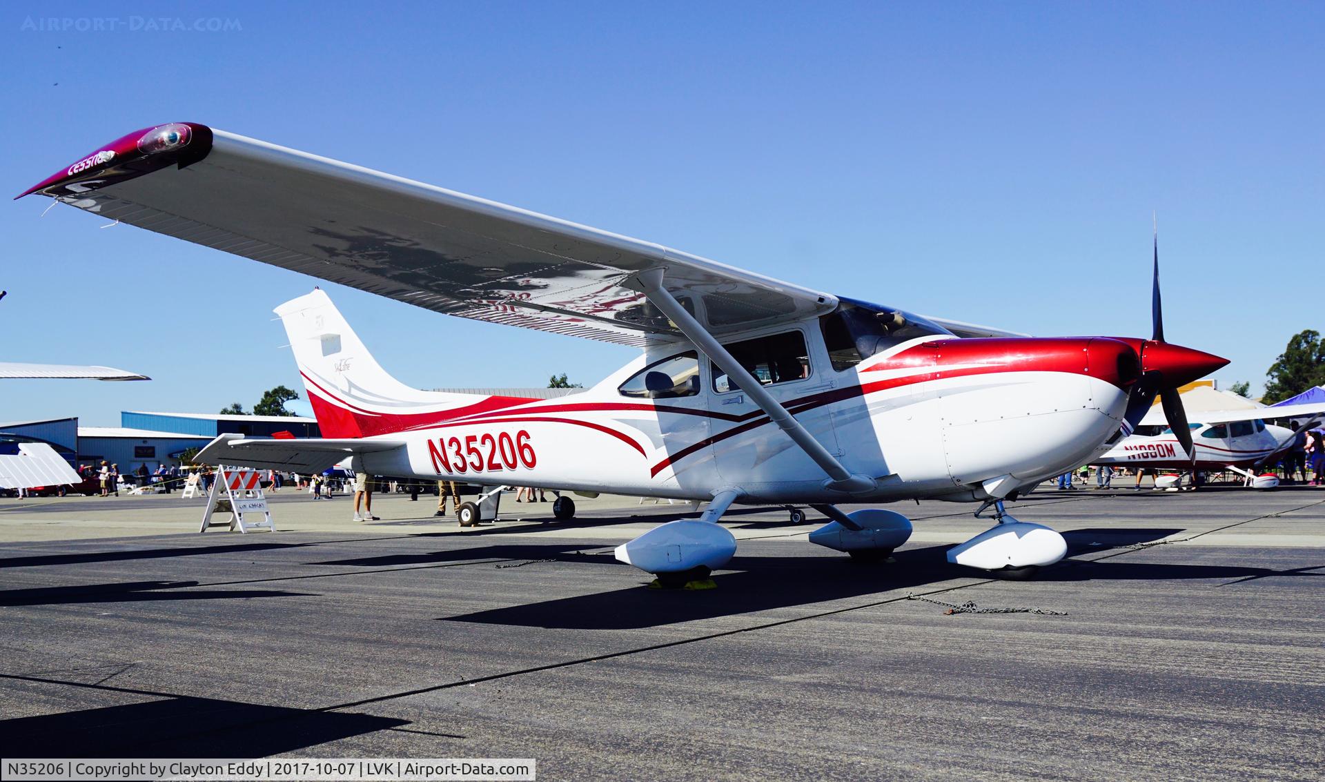 N35206, 2001 Cessna T182T Turbo Skylane C/N T18208089, Livermore Airport California 2017.