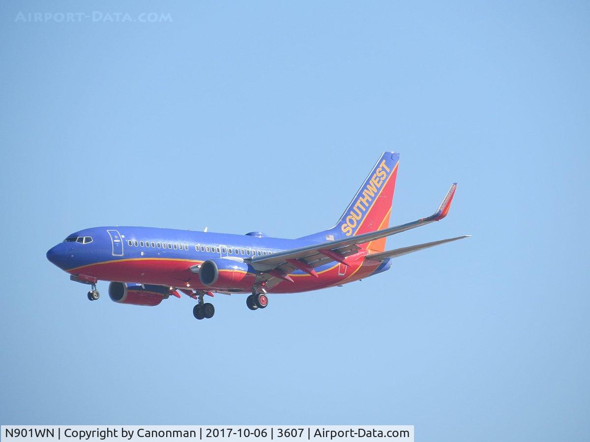 N901WN, 2007 Boeing 737-7H4 C/N 32545, Landing