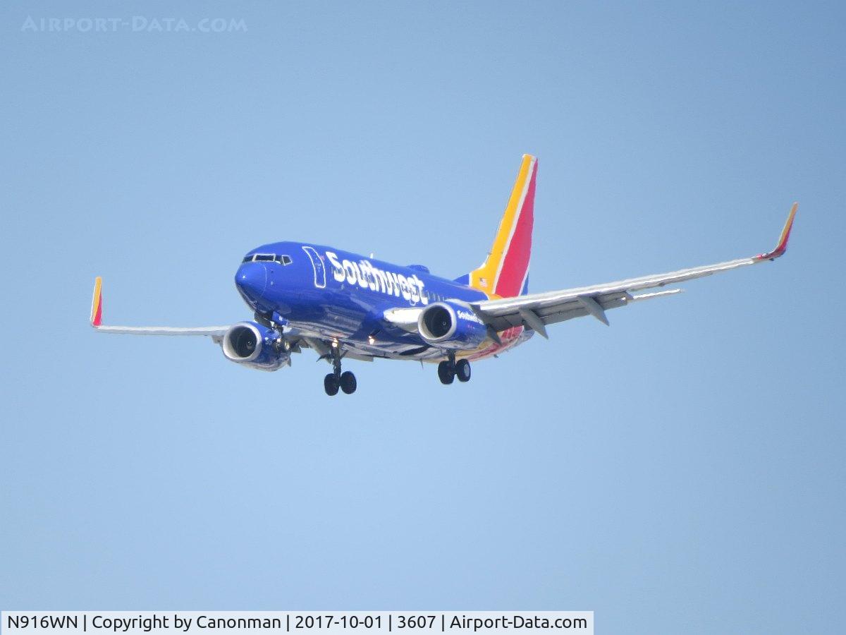 N916WN, 2008 Boeing 737-7H4 C/N 36623, Landing