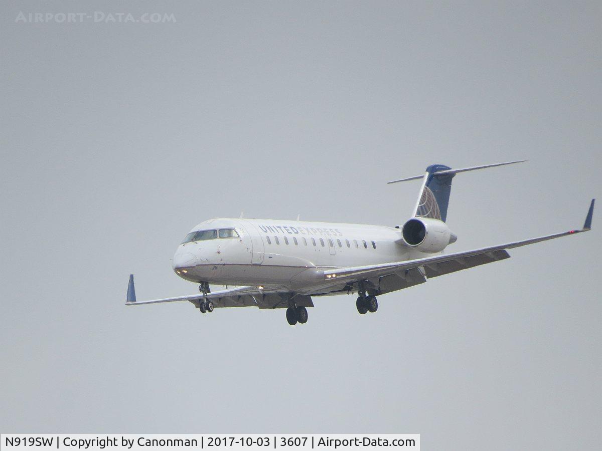 N919SW, 2002 Bombardier CRJ-200LR (CL-600-2B19) C/N 7657, Landing