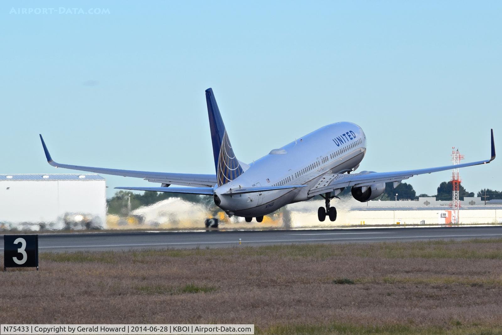 N75433, 2009 Boeing 737-924/ER C/N 33527, Tale off from RWY 28L.