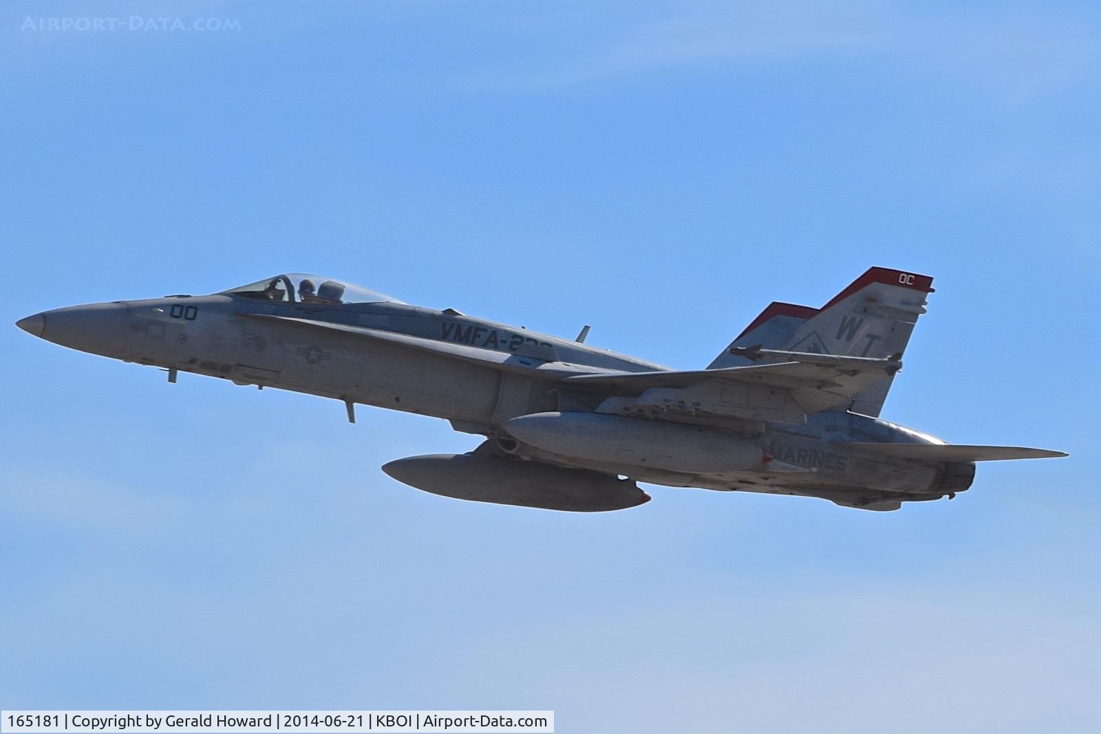 165181, McDonnell Douglas F/A-18C Hornet C/N 1304/C406, Departing RWY 28L. VMFA-232 