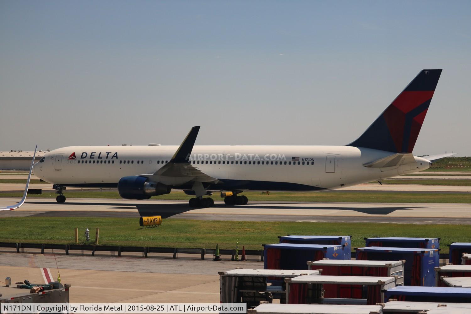 N171DN, 1990 Boeing 767-332 C/N 24759, Delta